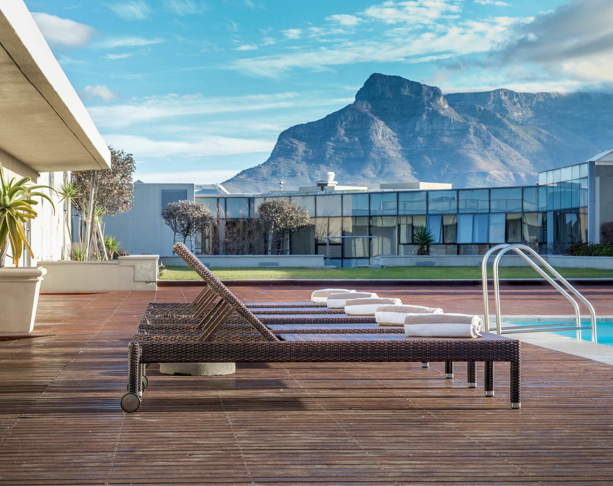 Lagoon Beach Hotel Apartments Kapstaden Exteriör bild